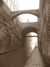 Condemned prisoners crossed the Bridge of Sighs to be given the Last Rites.